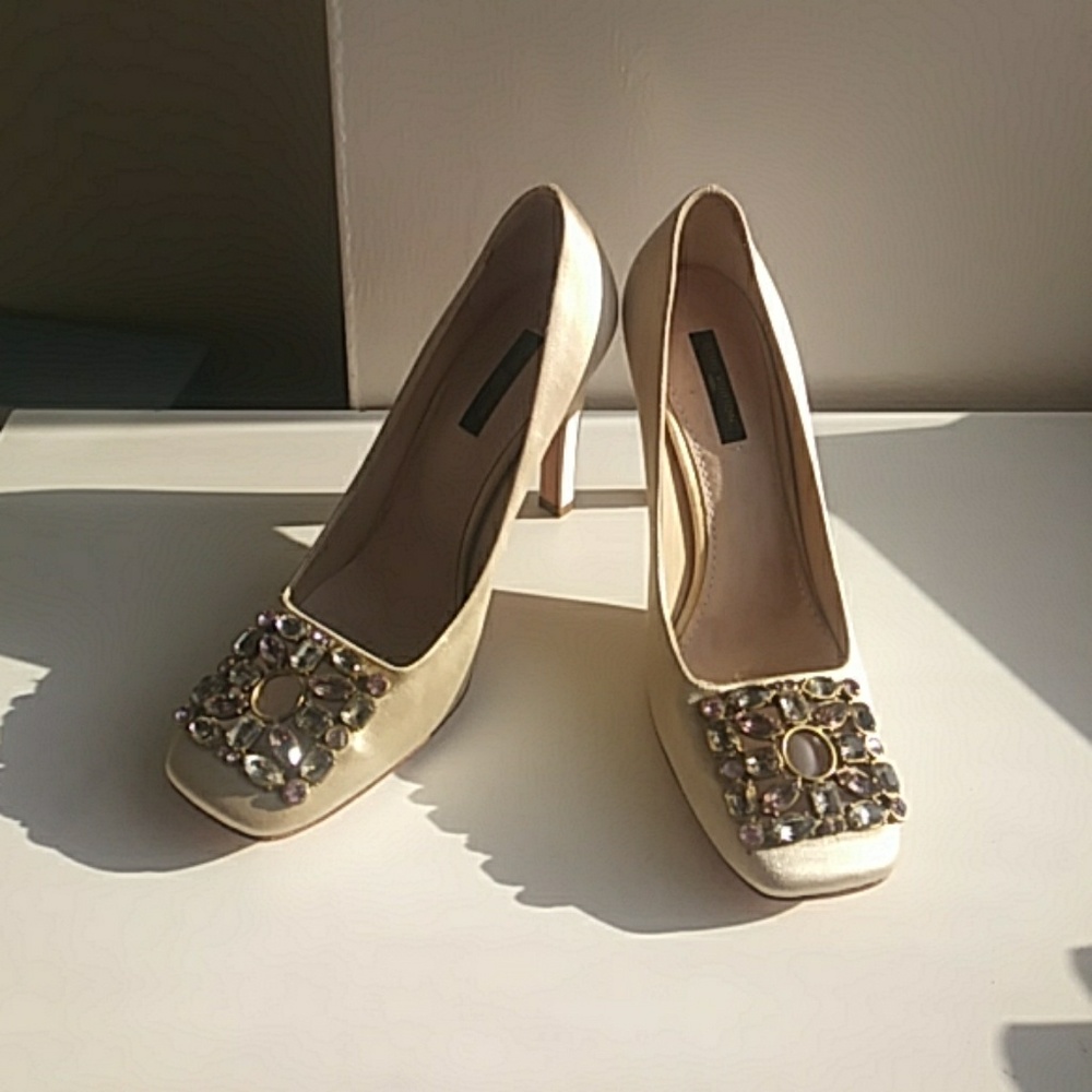 LOUIS VUITTON RARE BEJEWELED NEW SATIN IVORY 4' 37